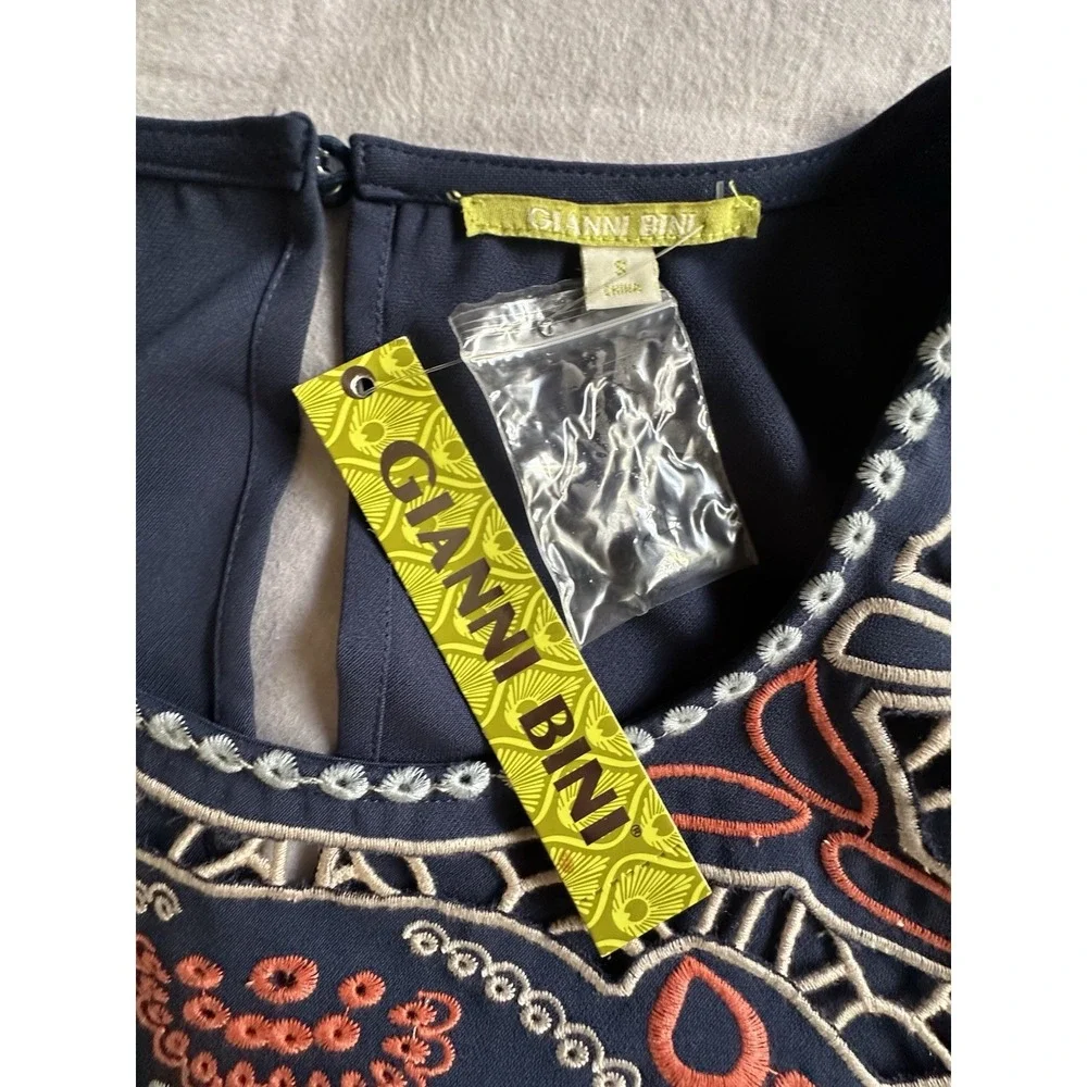 Gianni Bini‎ Embroidered Cut Out Top Small Navy Blue Boho Floral Leaf Scalloped